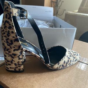 Qupid brand leopard print dress shoe